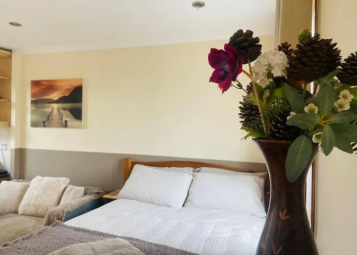 Quaint Studio Flat In Harrow