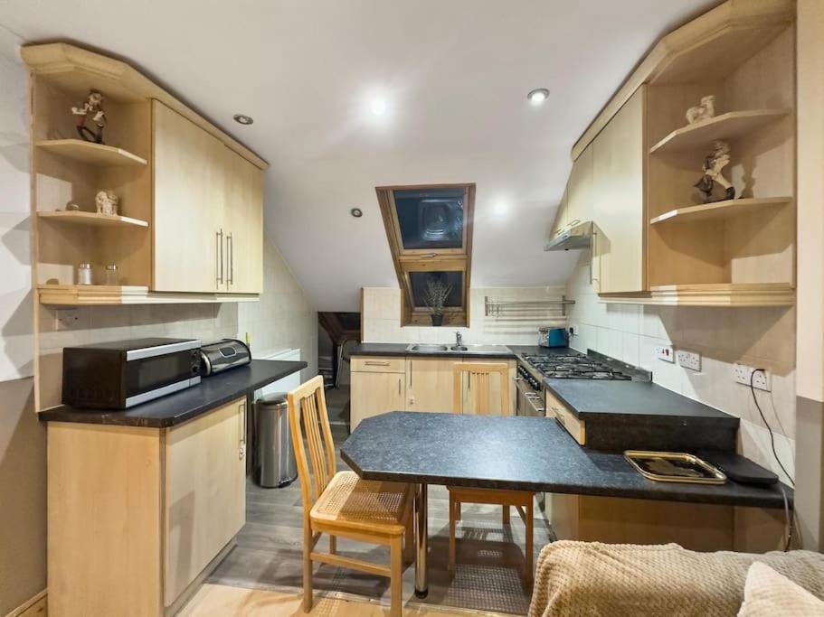 Apartment Quaint Flat In Harrow