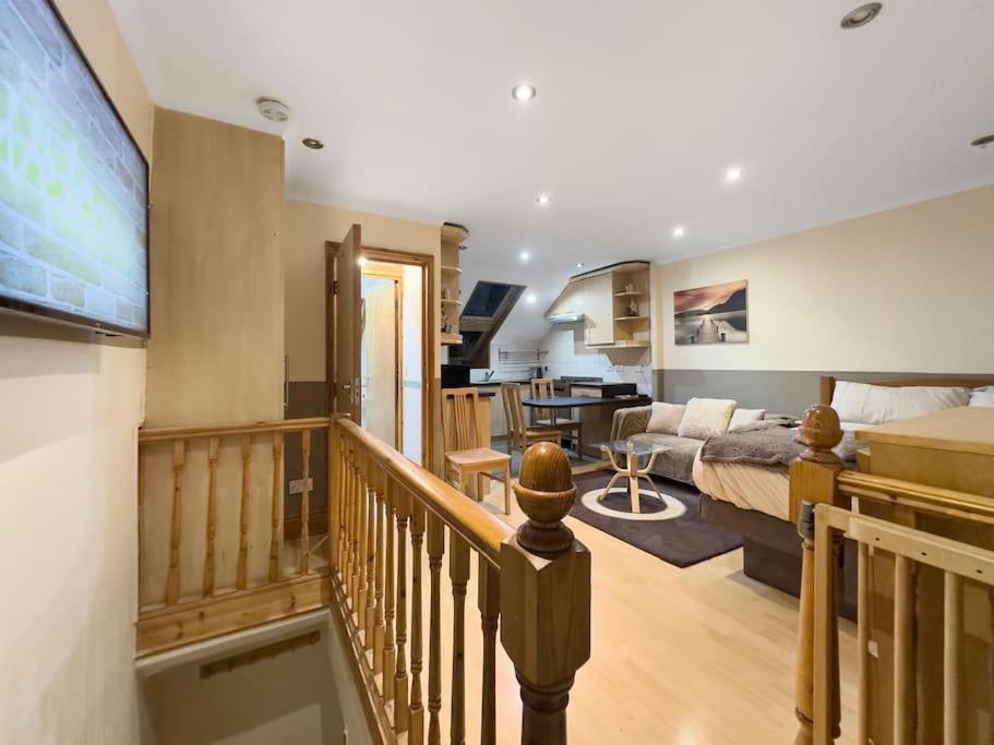Apartment Quaint Flat In Harrow